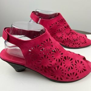 Arch Ln Enexor comfort sandals eyelet fuschia